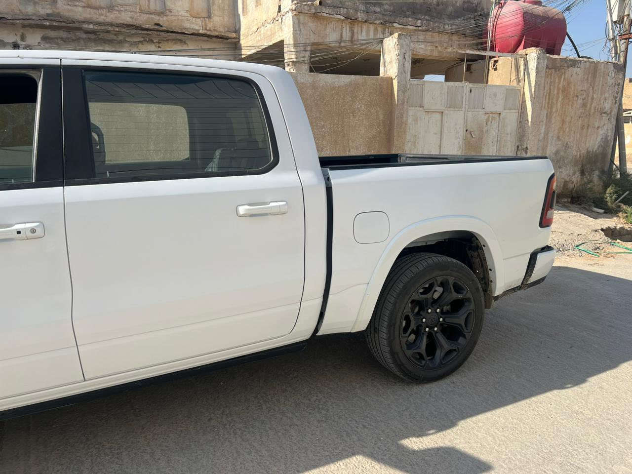 للبيع دوج رام 2021 لمتدد  رقم اربيل
صور الحادث مرفوقه بالمنشور بدون ايرباك فقط بابين تبديل وكاله بدون صبغ والبدي بي صبغ ع كد الخسفه فقط
فول مواصفات 1/1
دوج رام 1500 (لمتدد) 
الموديل 2021 .. 
العداد :  70 الف 
المحرك : V8 5.7L .ايتورك
المواصفات :
* رادار تفاعلي مع مانع تصادم. 
* نقطة عمياء. 
* تحذير الخروج عن المسار.
* 5 كاميرات (360) درجة. 
* لوحة القیادة دیجیتال.
* استطفاف ذكي (اوتوپارك).
* دوسات جانبية كهربائية.
* المصابيح الأمامية زنون.
* كشافات الضباب زنون. 
* المصابيح الأمامية والمصابيح الخلفية LED. 
* دخول ذكي (بصمة). 
* تشغيل عن بعد.
* مقاعد جلد
* المقاعد كهربائية مع ميموري.
* المقاعد الأمامية تبريد وتدفئة. 
* المقاعد الخلفية تبريد وتدفئة. 
*الستيرن تدفئه 
* شاشة كبيرة تيسلا.
* نظام ملاحة نفكيشن GPS.
* حساسات امامية وخلفية.
* سقف بانوراما.
* مانع تصادم خلفي. 
* مكيف خلفي.
*محدد سرعة.
* ويل كروم قياس 22 انج.
* مرايا كهربائية جانبية 
* شاحن موبايل لاسلكي (واير ليس).
* الشباك الخلفي كهربائي. 
* المرايا الجانبية تدفئة. 
* غطاء من الجلد للصندوق الخلفي .
* امكانية تعديل ارتفاع دواسات البنزين والبريك.
* هاند بريك كهربائي.
* جوبلسات جگات تصعد وتنزل 
* حساسات امامية. 
* حساسات خلفية. 
* مرايا مع خاصية التعتيم الذاتي. 
* مساحات تخزين إضافية
* ⁠
*********** واتساب او اتصال
