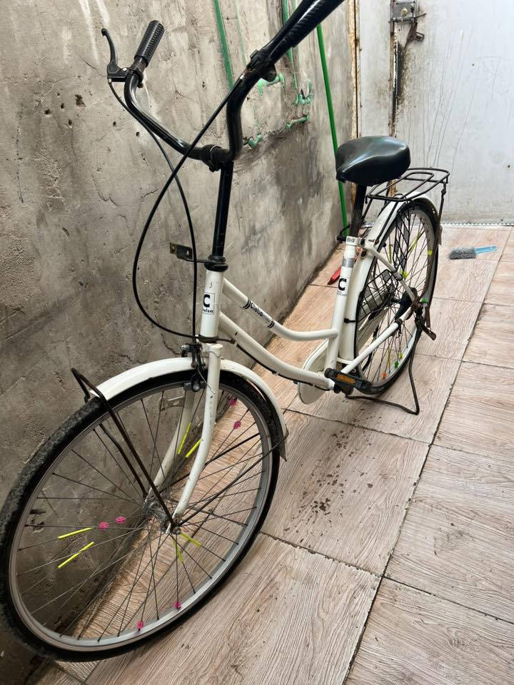 السلام عليكم للبيع حجم٢٦ نضيف ما نقصه شي سعر١١٠ وبي مجال مكان حيانيه ***********
