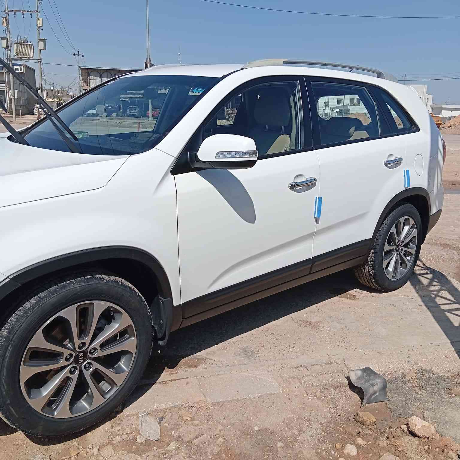 للبيع كيا سورنتو 2015خليجي  فول عدا البانوراما كفاله عامه *********** رقم بغداد مواصفات 6سلندر 7راكب 3 قطع تبريد كشنات جلد كشن  كهرباء مري شفط بصمه
