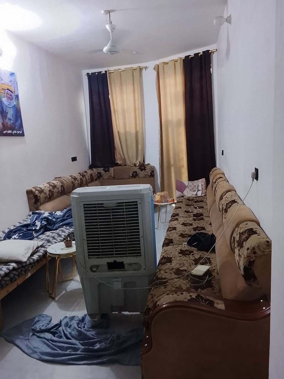 الدار للبيع موقع مميز حي الزيتون
استقبال+
كندور+
غرف نوم عدد2
صحيات عدد2
الاستفسار اكثر اتصال عل رقم 
***********
***********
