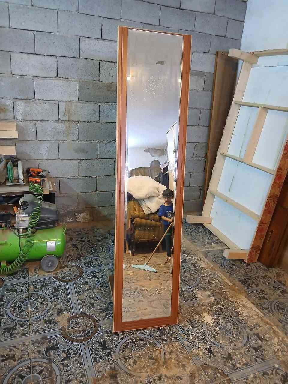 غراض مستعمله نظيفه جدا للبيع كلمن وسعره المراسله خاص او الاتصال ***********مكاني بغداد
