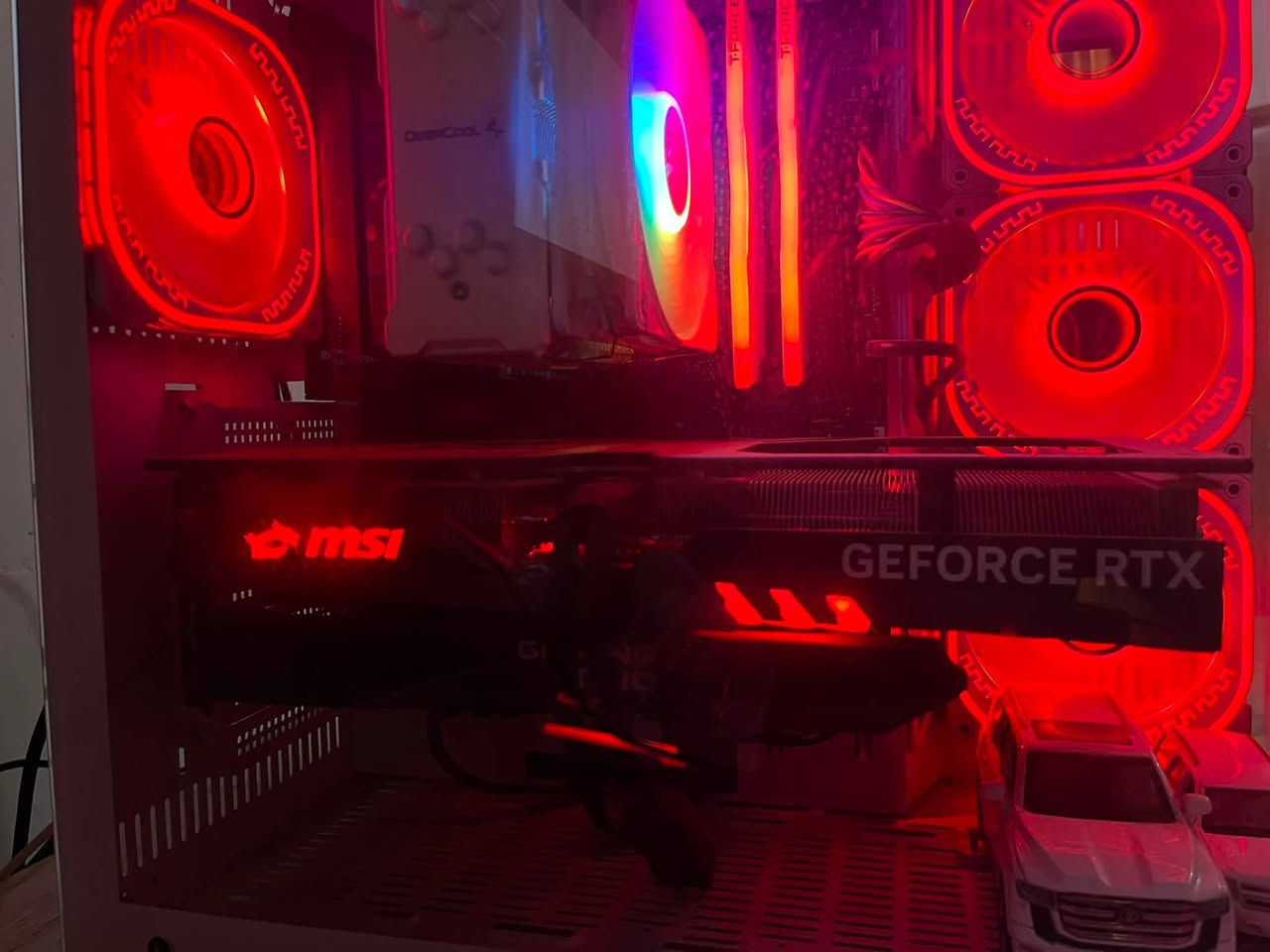السلام عليكم pc وشاشة وملحقات للبيع
التجميعة:
Intel i5 13400f
Deepcool ag400 مبرد
Asus tuf gaming b760-plus wifi D4
Ram 16gb T-force delta rgb 8x2 3600mhz
1tb ssd m.2 nvme lexar
Rtx 4070 msi gaming x trio
(اقوى من ال5060ti 16gb)
700 watt psu thermaltake
Case mass m04 7fan rgb
الشاشة
Lg UltraGear
2k
165hz
1 ms
Ips
27 inch
التجميعة مثل ما بالصور واحلى تخبل وجديدة نضيفة والقطع كله من احسن النوعيات المذربورد فئة b والحجم الكامل بيها منافذ كلش هواي وتسمح وقابله جداً للتطوير وكارت الشاشه كلش قوي واحسن نسخة من msi وواضح من حجمة يعني انسى شي اسمه حرارة واقوى واحسن من ال5060ti والكيس بي فانات وتكدر تغير الوانهم اي لون يعجبك بضغطة زر
والشاشة الوانها تخبل والسوادات بيها كلش حلوه وسرعه استجابة بيها فول يعني الوان ولعب سلس

ووياهم ماوس لوجيتك g502
وسماعه هايبر اكس cloud alpha
وكيبورد ميكانيكي كلش سلس وحلو
وماوس باد فانتك 40x45

وجميع الكراتين مال كل القطع موجودة

مكاني البصرة القبلة حي الجامعة
***********
ما عندي توصيل

سعر كلشي مليونين وربع 2,250,000
