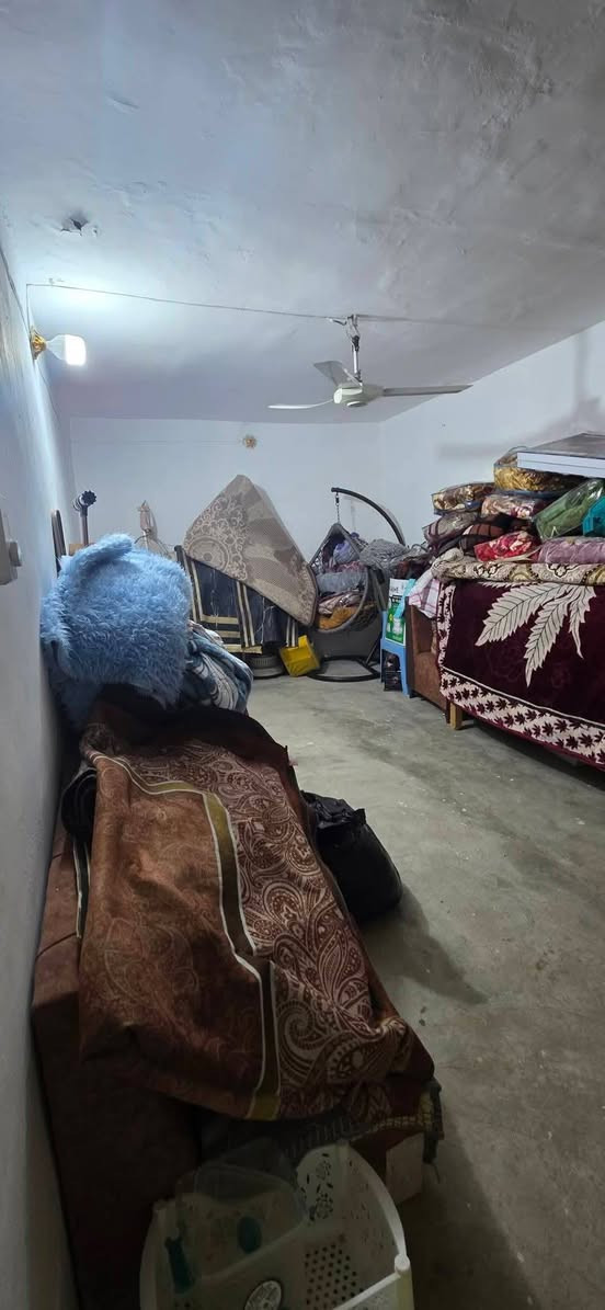 دار طابقين للبيع بناء قديم ومرمم المساحه 150 متر التأميم 8 شباط شارع 4 متر قريب جدآ على شارع 30 الجديد الرابط بين مطعم حجي باسم ومجمع دعاء سنتر السعر 67 مليون أو قابل للتفاوض للأستفسار أتصل على الرقم /***********
