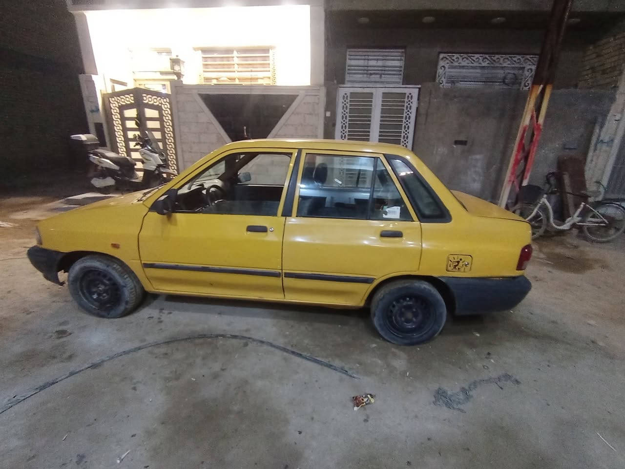 السلام عليكم سايبه مودل 12 السياره حلوه وصاحبه موجود غرامات ماكو عليها بس هيئه  عليه بس اجدد رقم 21 مكاني بغداد الكاضميه *********** السياره قطره خياس ما بيها تجي وتشوف بعينك
