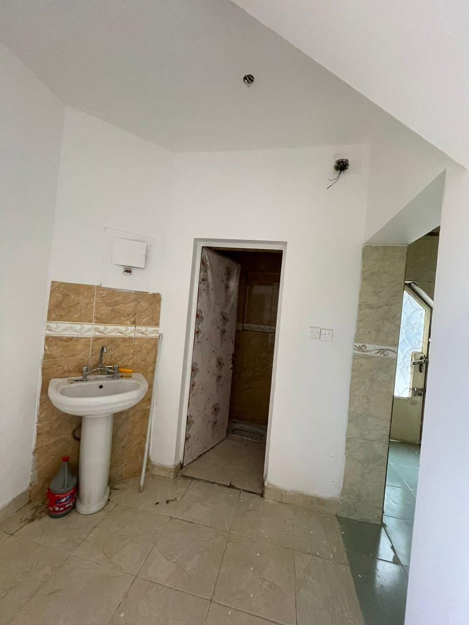 #شقة للإيجار طابقين تصلح مكتب محاماه او شركة موقع جدا مميز  

#العنوان كركوك  - حي عدن -  مقابل جامع تحسين صوراني 
  

 للاستفسار الاتصال *********** رشوان المفرجي 
 ‭ ٠٧٧٣ ٤٥٩ ٢٧٦٩‬ ‬

 يتوفر واتساب - تلكرام  

او مراجعة مكتب [ البيرق للعقارات ]حي عدن سايدين مدينة العاب كركوك  قرب جامع تحسين صوراني مقابل ثانوية امداد للبنات
