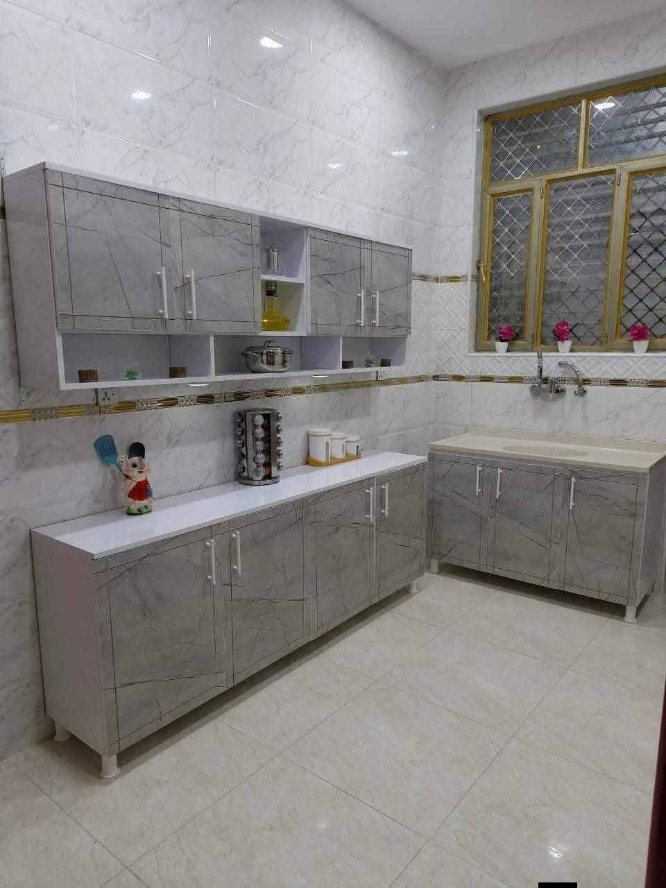 السلام عليكم غراض للبيع مستعجله ع بيعتهم كاونتر 400 غساله 250 فاترينه 150المكان حي اور ***********
