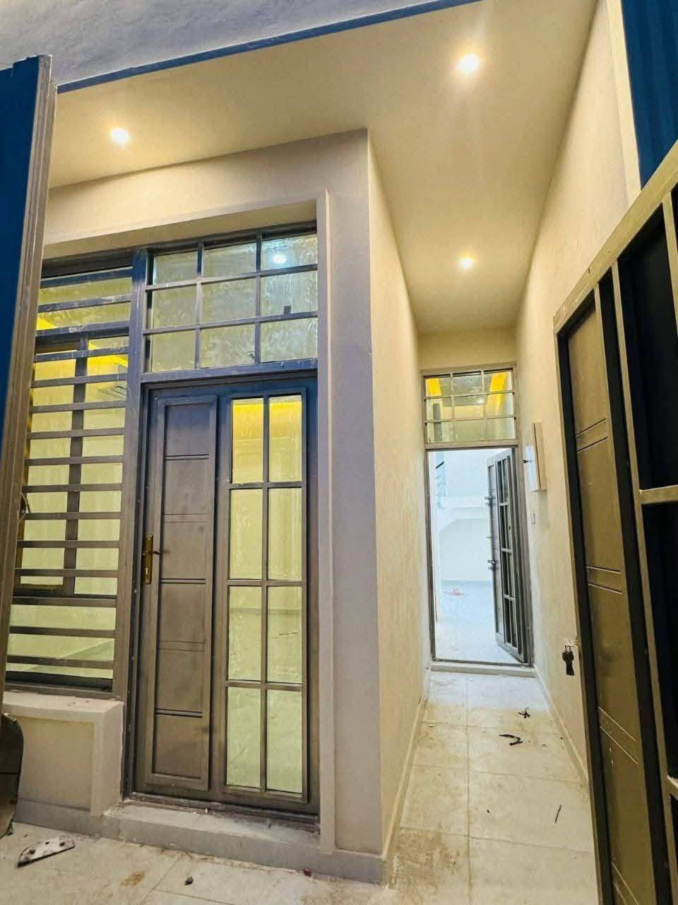 دار ١٠٠م حي الغدير شارع ٢٠م مقابل ساحه موقع جيد جاهز للسكن طابق واحد
***********
