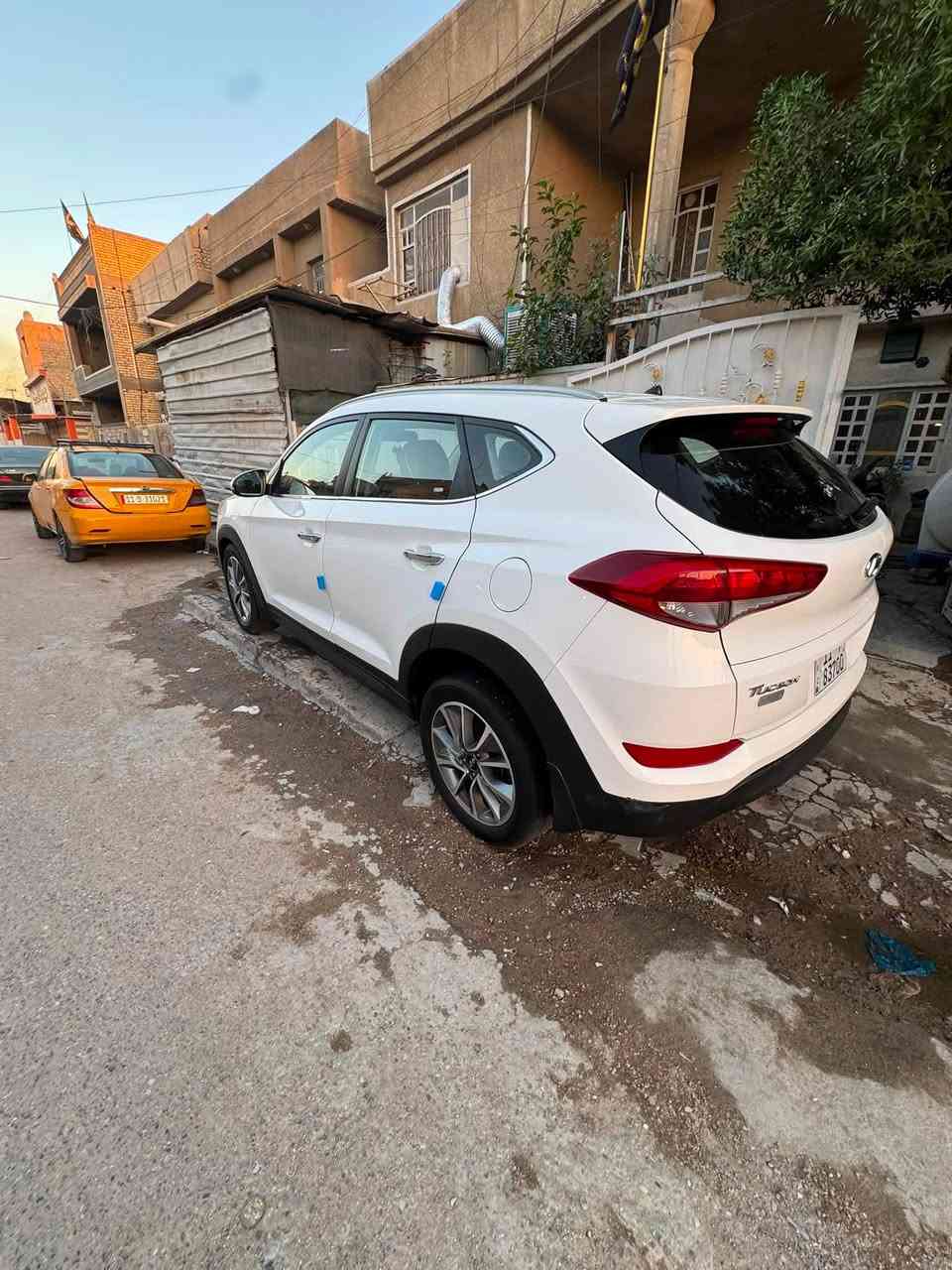 السلام عليكم
توسان موديل 2018 
خليجي رقم بغداد بسمي 
مكان بغداد البياع 
ناشر السونار 
***********
سعر 155 وبيهه مجال بسيط لشراي 
السيارة اي نقص مابيهه
