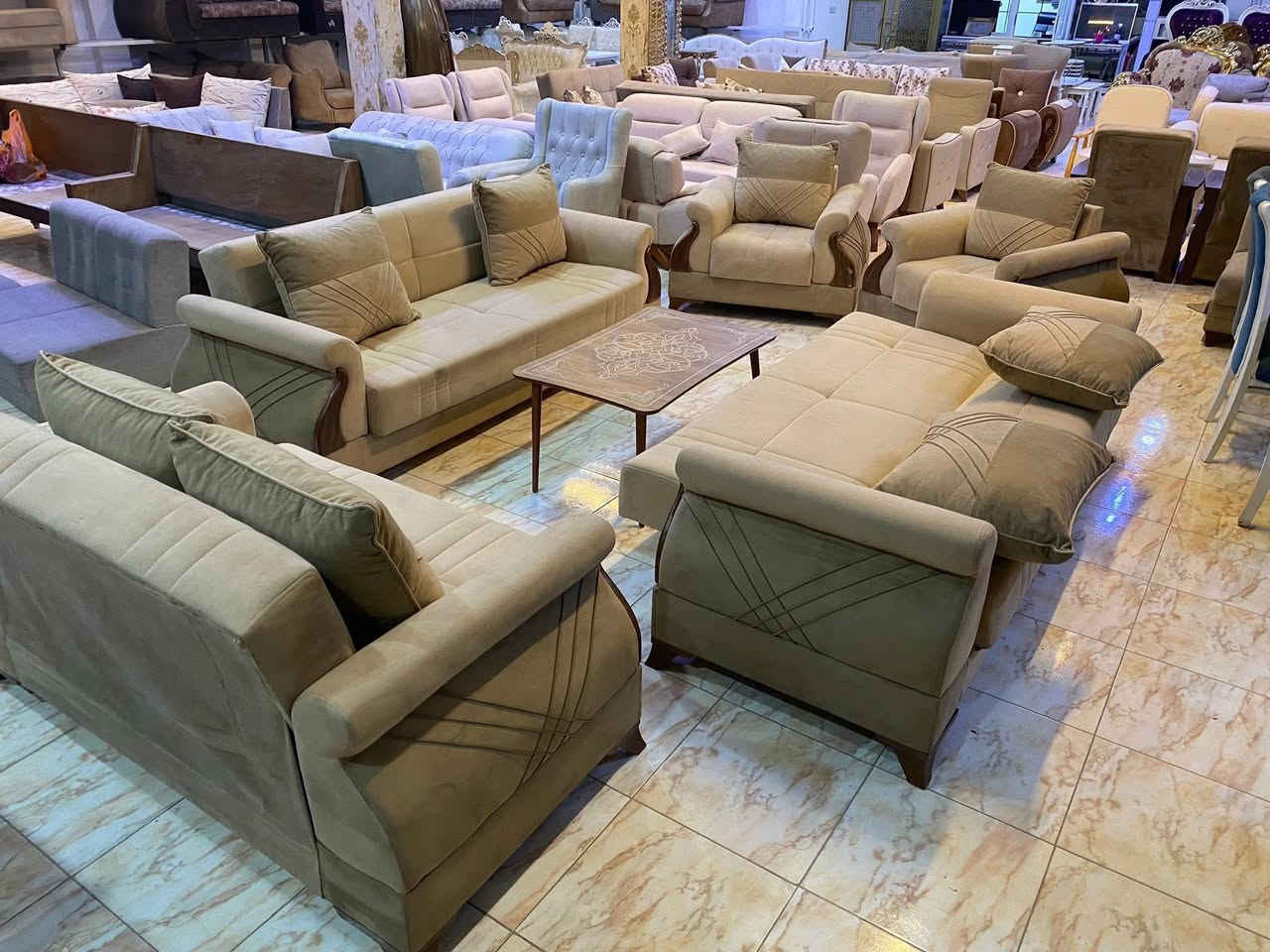 السلام عليكم 💙
تخم تركي١٠مقعد ماركة ليبل واحد يتحول سرير ومخزن نظافة ١٠٠٪؜ السعر ٧٥٠الف 
العنوان :بغداد المحمودية 
***********بي واتس اب 💙
