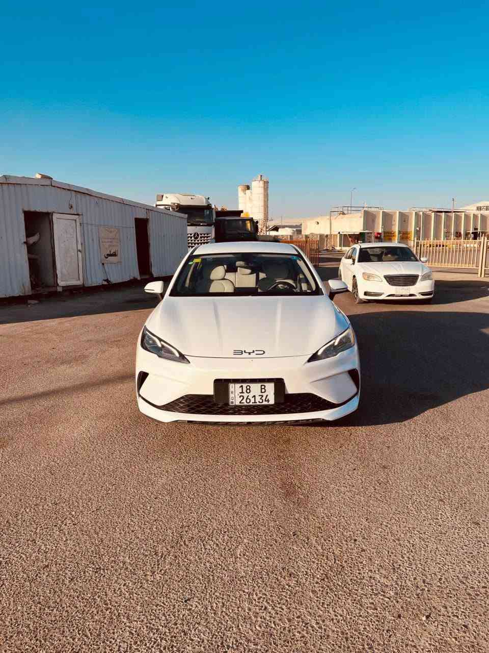 بي واي دي سيل 5 داخل جلد ابيض فول مواصفات ما عدا الفتحه ماشيه 30 الف السياره مكفوله ما عدا رصعه بطرف البنيد السعر 18500000 للتواصل *********** بيه واتساب مكان السياره حله مركز المدينه
