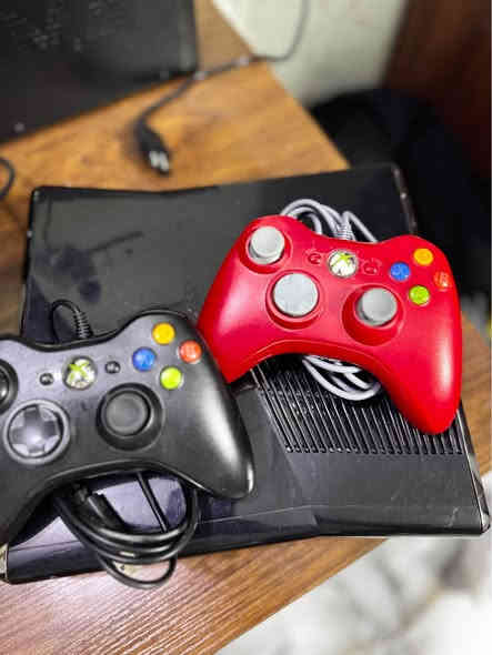 للبيع Xbox 360 استعمال قليل ونظيف كلش
يجي ويا يدات ثنين 
وحساب بي 40 
ومحولة التشغيل 
رقم تلفوني ***********
عنواني بغداد الحرية
ملاحظة ( لا يوجد كيبل HDMI ) بغداد
