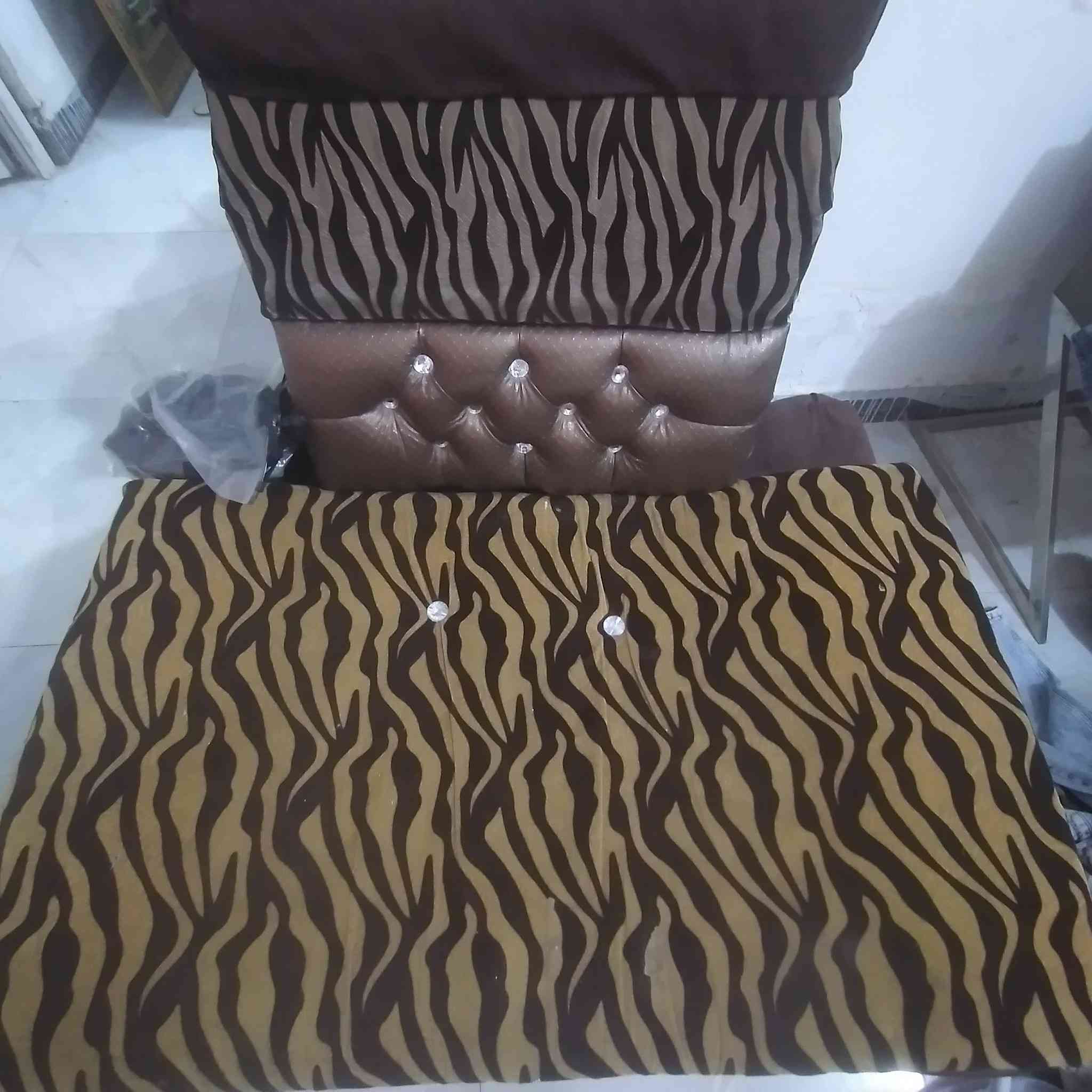 غراض بيت للبيع كلهم ب100 
***********
