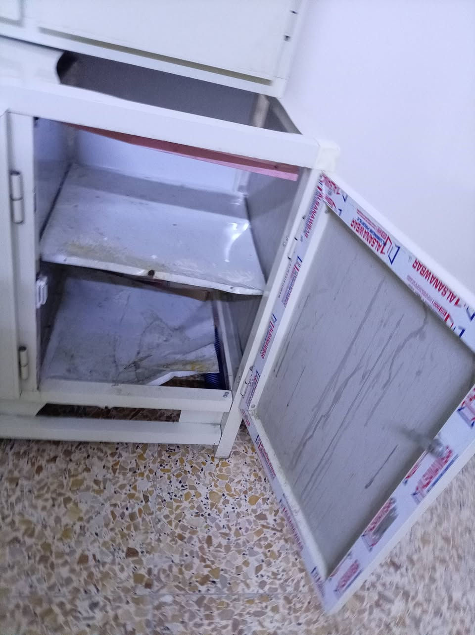 كاونتر نضيف ستعمل قليل بس موكت تحويله نكسر وحد من لخانت سعره 500بي مجال شي بصيط


**إذا كنت صاحب هذا الإعلان وتريد حذفه لأي سبب، رجاءا أرسل رسالة إلى الدعم الفني**