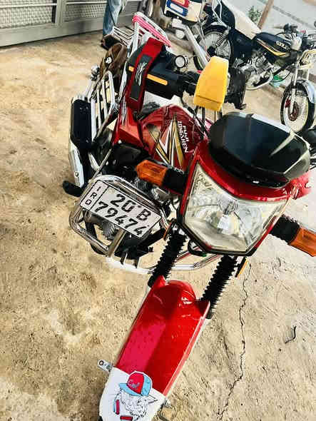 سلام عليكم شباب دراجه للبيع السعر ١٧٠٠ وبيهه مجال شي قليل رقم وسنويه شرط تحويل هذا رقمي *********** الشراي يتصل
