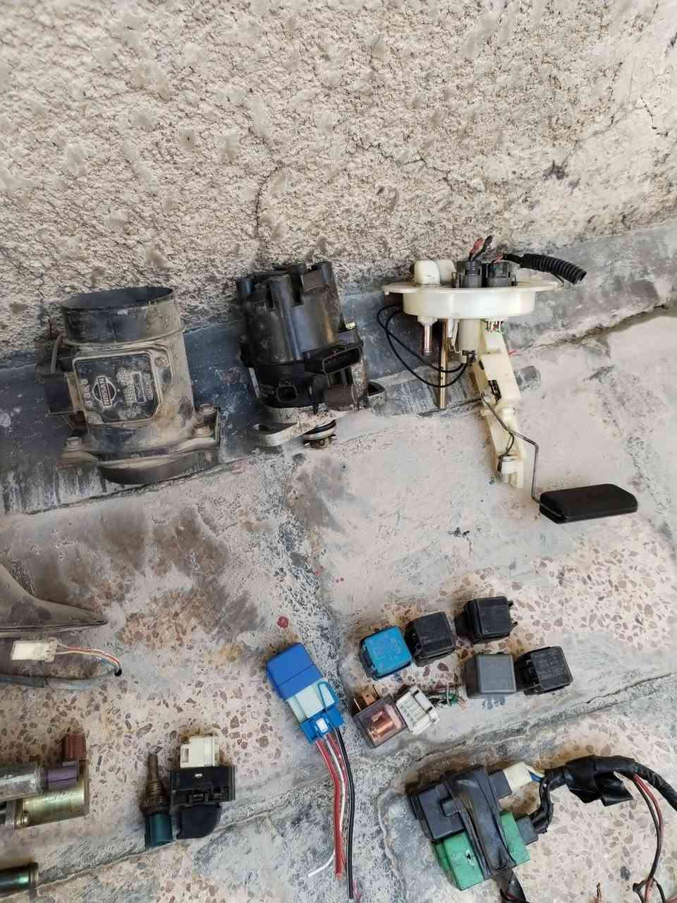 غراض بريميرا ٢٠٠٠ و٢٠٠١ للبيع وباسعار مناسبة مع جامات الابواب مع الجامات المثلثة جميعها بحالة جيدة ولست وكيل ادوات وليس لدي توصيل واليعجبه يتصل ويصير خير ان شاء الله


**إذا كنت صاحب هذا الإعلان وتريد حذفه لأي سبب، رجاءا أرسل رسالة إلى الدعم الفني**