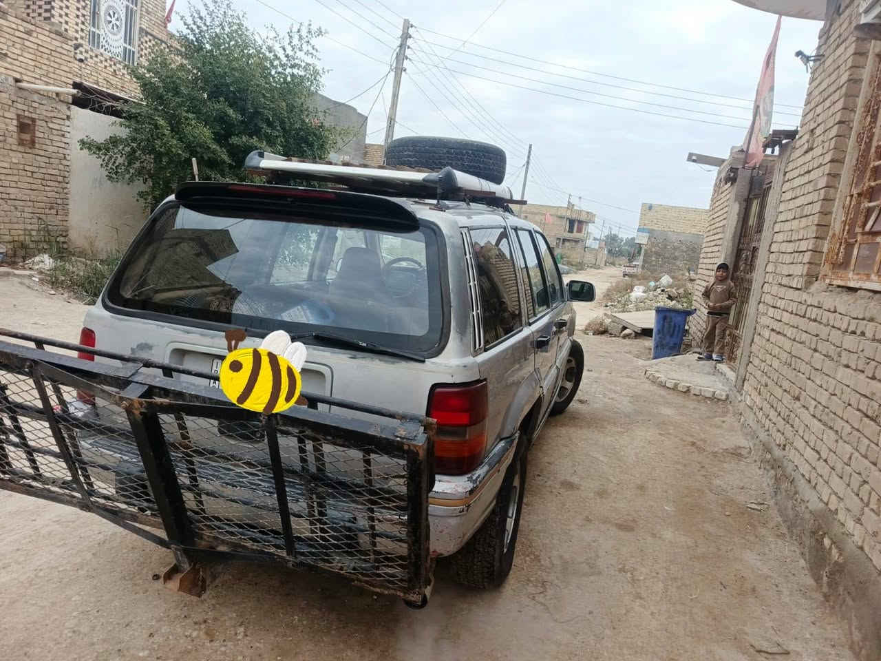 جيب شيروكي
موديل ٩٤ 
رقم بغداد مشروع وطني تحويل مباشر حداديه جديده هوزن أمامي بلادي 2ويل اكسل ياباني كهربائيات شغاله تايرات جديد 
***********
***********
غير متواجد على الفيس
