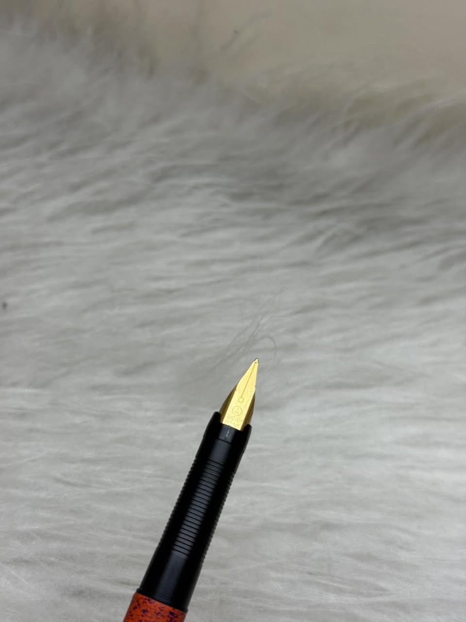 Pelikan
سيت بليكان 
حبر و جاف 
الماني المنشأ اصلي 
نقشة مميزة 
سلاية (ريشة) طلاء ذهب 
انتاج سنة الثمانينات 
حجم الخط M
مع العلبة الاصلية
جديد غير مستخدم
للاستفسار المراسله على الواتساب او الاتصال بالرقم  *********** 
يوجد خدمة توصيل داخل بغداد و محافظات
