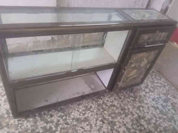 ميز المنيوم للبيع 
مكاني نجف حي الميلاد ***********
