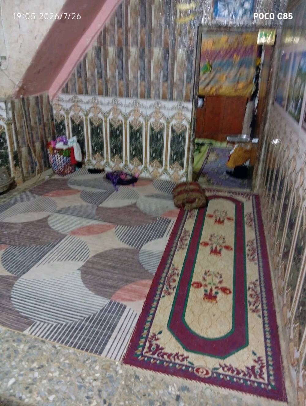 العنوان بغداد حي طارق الشيشان  شارع مدارس قرب مولدت علاوي الجعباوي. وحسينية بيت ابو الهيل   خلف المدارس الكرفانات 