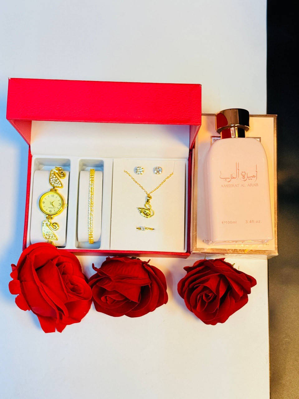 بوڪس نسائي أنيق نازك🧸💘

🎀للي يحب الذوق الراقي والتفاصيل المرتبة

🎀 عطر نسائي برائحة ثابتة
🎀 وجذابة يخلي حضوره ما ينوصف
🎀 هدية مثالية لعيد الحب 
🎀عيد ميلاد أو أي مناسبة مميزة
🎀دلليه بهدية تعبر عن اهتمامك وتخلي كل 
🎀ما تستخدمهما
🎀الأنييقة تستاهل بوكس يليق بيه
السعر 28 الف فقط مع توصيل


**إذا كنت صاحب هذا الإعلان وتريد حذفه لأي سبب، رجاءا أرسل رسالة إلى الدعم الفني**