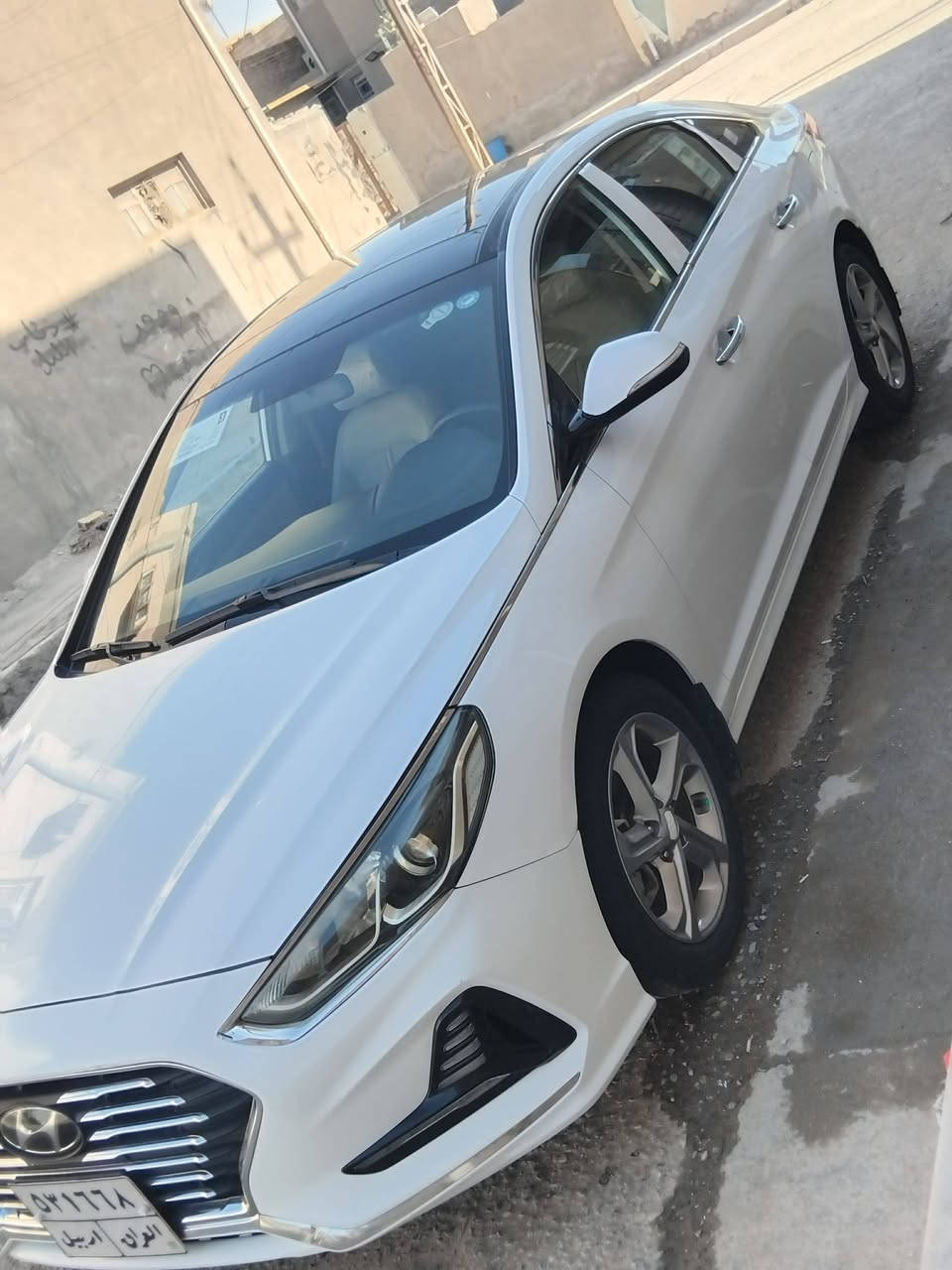 السلام عليكم للبيع سوناتا خليجي موديل ٢٠١٨ فول مواصفات محرك دوش ٢٤٠٠ السعر ١٧٩ وبيه مجال رقم الهاتف ***********
