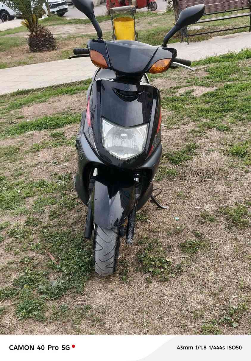 السلام عليكم درجة سكنس للبيع مكينتها ما مفتوحه كهربهيات كلها شغاله شلعه ومعدل تخبل المكان بغداد مدينة الصدر السعر,600 و بي مجال ***********
