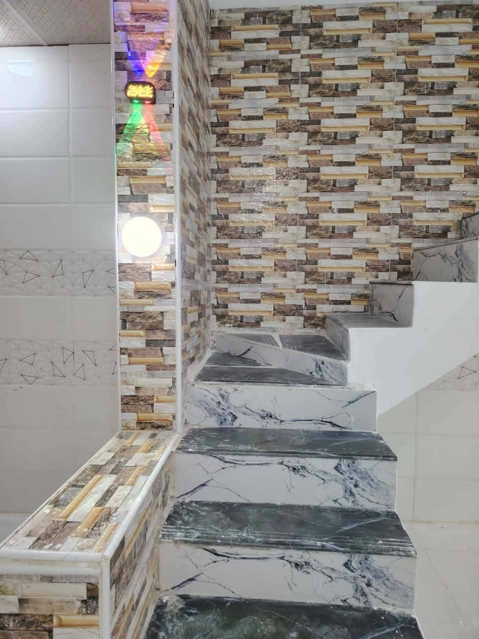 يعلن مكتب للاصدقاء للوساطة العقاريه والمقاولات العامه
عرض مرتب 150متر للبيع 🏣 طابو زراعي سند 25اقرار محكمه

السعر اكتب تم يجيك خاص
شغل متعوب عليه وموقعه حلو 🏗 

#موقع_البيت/ بنجف مقابل قرية الغدير 
#نوعيت_البناء/ طابوق جمهوري اساس وسقف صب 🧱

البيت يحتوي على ،،،غرفتين   نوم صاله مطبخ استقبال مكشوفه صحيات داخل وخارج 

#شارع تبليط بعرض 20 متر     مع اناره ليليه كامله 💡

#نوع ملكيت البيت طابو زراعي سند 25. مع قرار محكمه 📝

#للستفسار *********** .   يوجد وتساب 

#ملاحضه //توجد كافت المساحات وايضا مستعدون لبناء البيوت بنضام كرسته وعمل نسلمك بيتك مفتاح وشرط فحص مهندس
