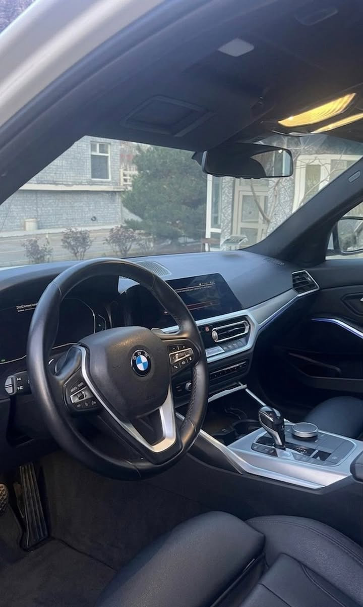 BMW 330I   2021
330i 2021 بدون صبغ
اللون :- ابيض      
الموديل :- 2021
المحرك :- 2.0 
ماشيه:  67000 mi  

اهم شي سيارة بدون صبغ 
فقت مكانين صغير بارد 
ارباك ستيرن و دشبول مبدل بلادي
سيارة هواية نضيف 
كلشي مال شريكة
بشرط تحويل و غرامة
 
ارخص سعر- ٢٤٨$

✅***********
مكان سليمانية✅

##👇
شاشه كبيره نفكيشن
وَيْل 20
-بصمة تشغيل 
- محرك 2000 cc
‏- بصمة ابواب
- غرفه جلد اسود    
- مقاعد مخمل
- شاشة لمس
-كامرة خلفية 
- بلوتوث 
- اي بي اس                                                            
- تحكم ستيرنج كامل
- مانع تصادم  
-  اضوية LED
-رادار امامي 
- مثبت سرعة 
- نظام EV mode +نظام Sport mode
- نظام توفير الوقود ECO
- نظام النقطة العمياء
- نظام تحديد المسار
- مانع تصادم
- مانع انزلاق
- شاحن هاتف لاسلكي
- هاند بريك بصمه 
-فتحة سقف

ارخص سعر- ٢٤٨$
✅***********
مكان سليمانية✅
