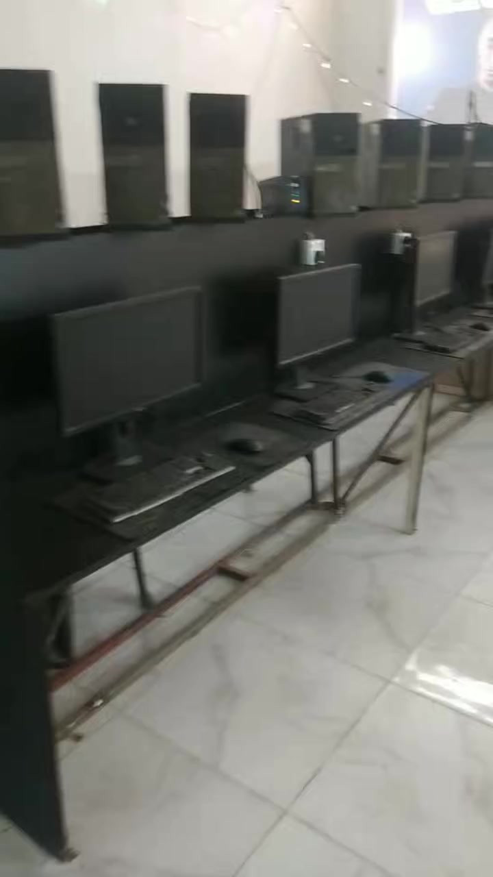 حاسبات مال قاعة جاهزات
عدد ٨
رام ٨
كارت ٤ كيكة 
هارد ٥٠٠ و اكو ١٠٠٠
يو بي اس 
ميز كامل ملحقات 
للتواصل خاص 
افديو كدامك


**إذا كنت صاحب هذا الإعلان وتريد حذفه لأي سبب، رجاءا أرسل رسالة إلى الدعم الفني**