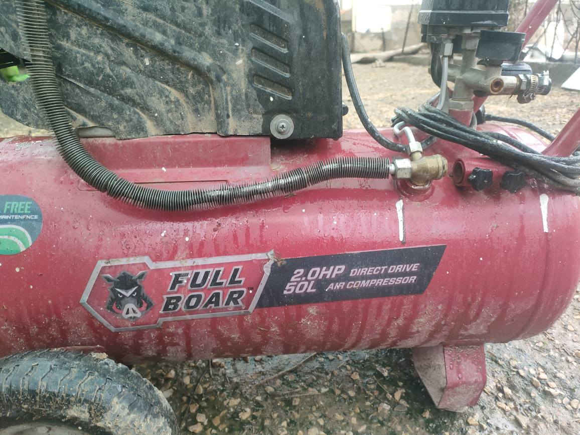 كومپريسةرى هةوا بؤفرؤستن 
ايشناكات ماتؤرى سوتاوة 
سعرى 80 هةزار لة هةولير 
***********
حجمى 50 ليترية  زؤر كةم ايشى كردووة أربيل, العراق
