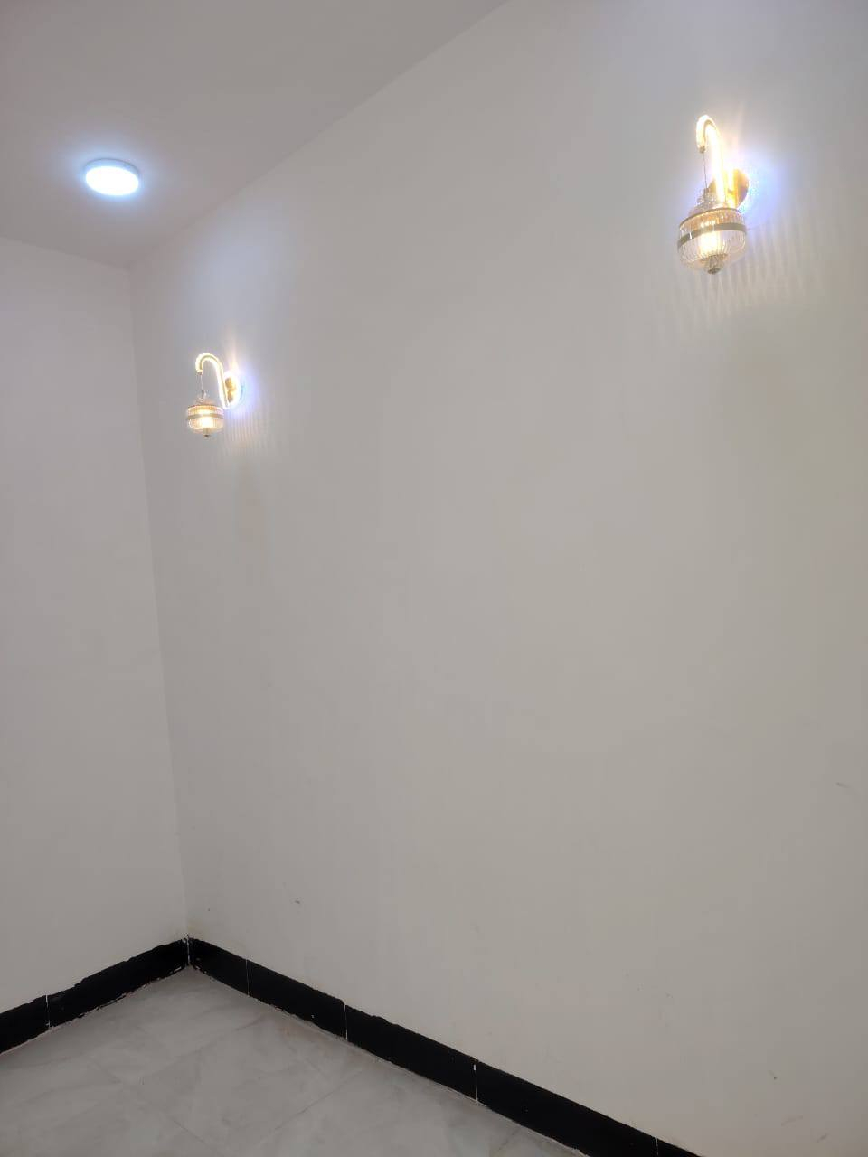 #اقصاد_اقصاد بسم الله الرحمن الرحيم بيت🏠 للبيع المساحه 70 م متر اقصاد  طابو زراعي سند 25 اقرار محكمه✅ مشمول بلتطويب مقابل ملحق قريه الغدير 🔱✅عمود 335 #مقدمه_20 والشهر 500 البيت جاهز للسكن يحتوي على ☑
📌غرفه عدد 1
📌صاله
📌مطبخ
📌استقبال
📌حمامات خارجيه وداخليه
للاستفسار ☑ ***********
#_واتساب📩📩
