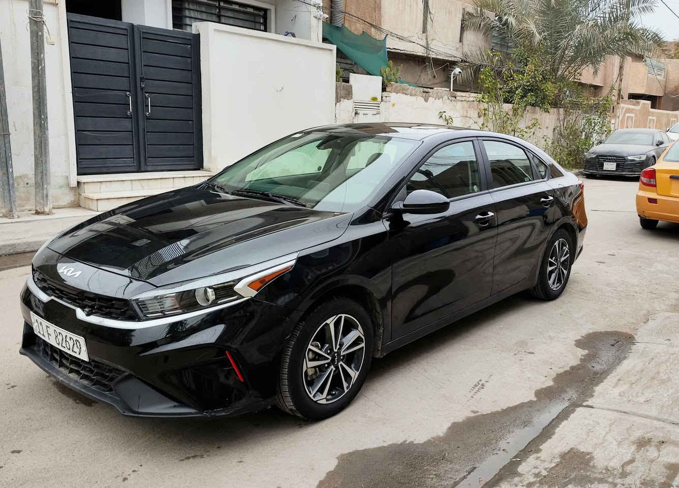 السلام عليكم كيا فورتي موديل 2024 لون اسود رقم بغداد الدولي الجديد بأسمي السياره اني مستوردها ومرقمها على ايدي صور حادثها موجوده بالمنشور تبدل بيها جاملغ وبنيد وصبغ باب السايق مواصفات السياره Lx السياره حاليا نقصها التبريد فقط وبيها فعسه بالجاملغ الامامي جهة الصدر محتاجه بارد 
مكان السياره الدوره حي الصحه 
للاستفسار *********** الفارس, صلاح الدين
