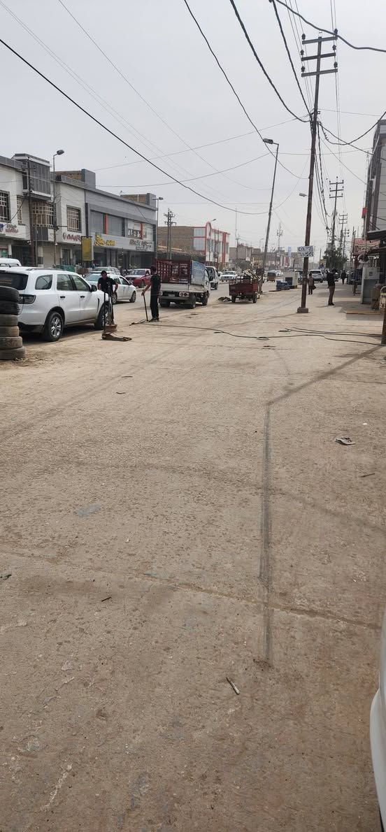 محل للايجار عشارع العام بصف مطعم جكن هاوس واجهيه ثنين ونص  ونزال اربع امتار  للاستفسار ***********
