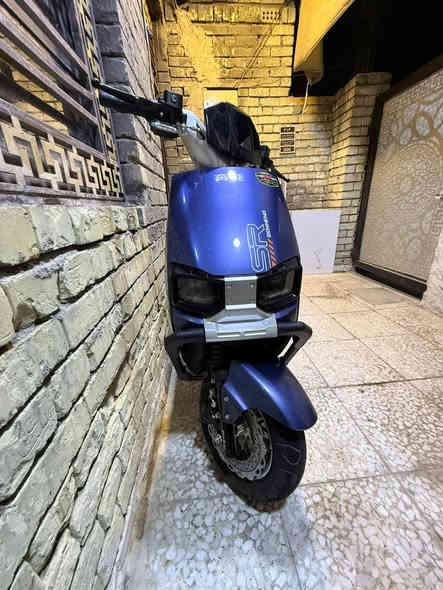 السلام عليكم دراجه شحن 4 سرع الدراجه شوفت عينكم جديده كلش خوذتها وغراضها كامله الدراجه ع إيدي 
السعر 650 
مكاني بياع 
***********
