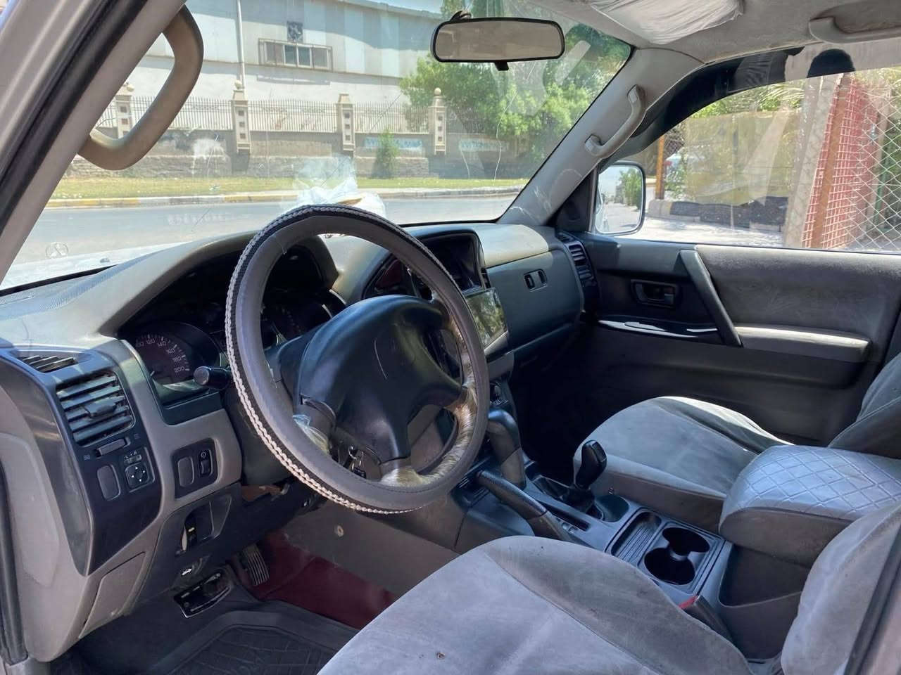 سلام عليكم سياره باجيرو ميدل 2001حلوه ونضيفه مثل ماموضح بصوره كير اومحرك بشرط السياره جاهزه الاخير السعر 80وبيهااا مجال حك الجيه رقم تليفون *********** عنواني نجف عباسه قرب مستشفى السجاد
