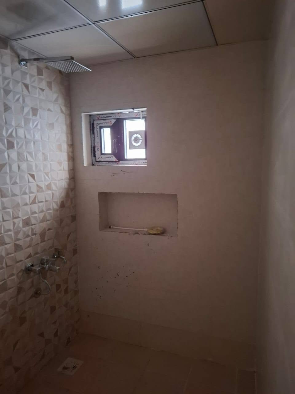 🏡 منزل مميز للإيجار – شارع أبو طيارة قرب الماكس مول
✨ المساحة: 138 م² 🔹 طابقين بتصميم عملي ومريح:
• الطابق الأرضي: مطبخ واسع، صالة أنيقة، غرفة نوم، حمام وتواليت.
• الطابق الأول: غرفتا نوم، حمام وتواليت، مطبخ صغير، وبالكونة مطلة.
💧 تجهيزات متكاملة:
• خزان ماء مستقل لكل طابق.
• سخان ماء مستقل لكل طابق.
• مضخة ماء لضمان تدفق قوي.
🚗 كراج كبير يتسع لسيارتك براحة.
📞 للاستفسار والاتصال:  ***********
