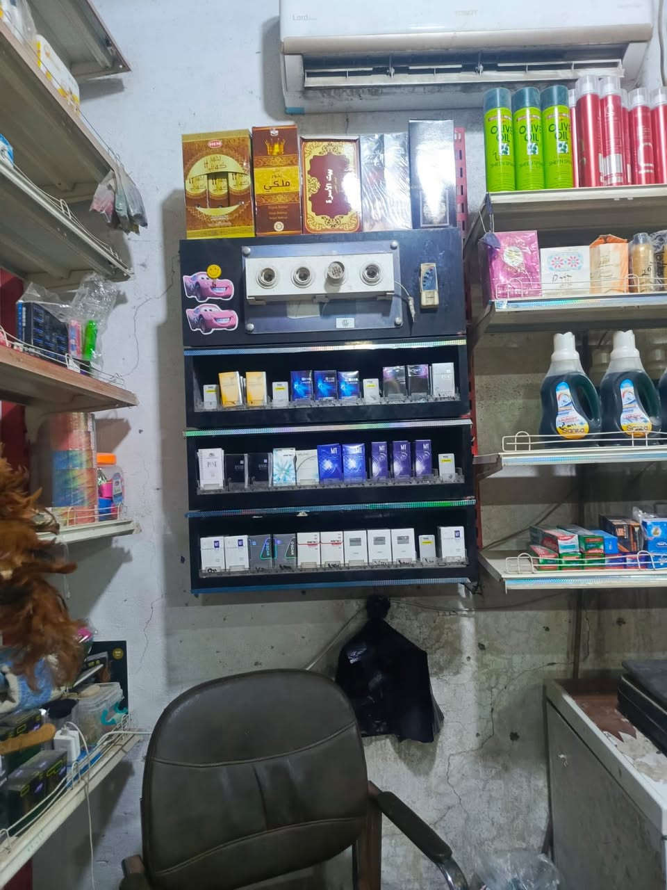 سلام عليكم
اغراض محل للبيع كاملات 

مجمدات عدد 4 

عارضات ببسي عدد 6 ثلاجات 

سفينه مال حلويات ورفوف كامله 

ارفوف مال جدران كامله 

عارضه مال جكاير 

عارضات سطحيه 

عارضات مال أچباس 

أسعار مناسبه 

مكلف بلنشر 

اتصل وتدلل : ***********
