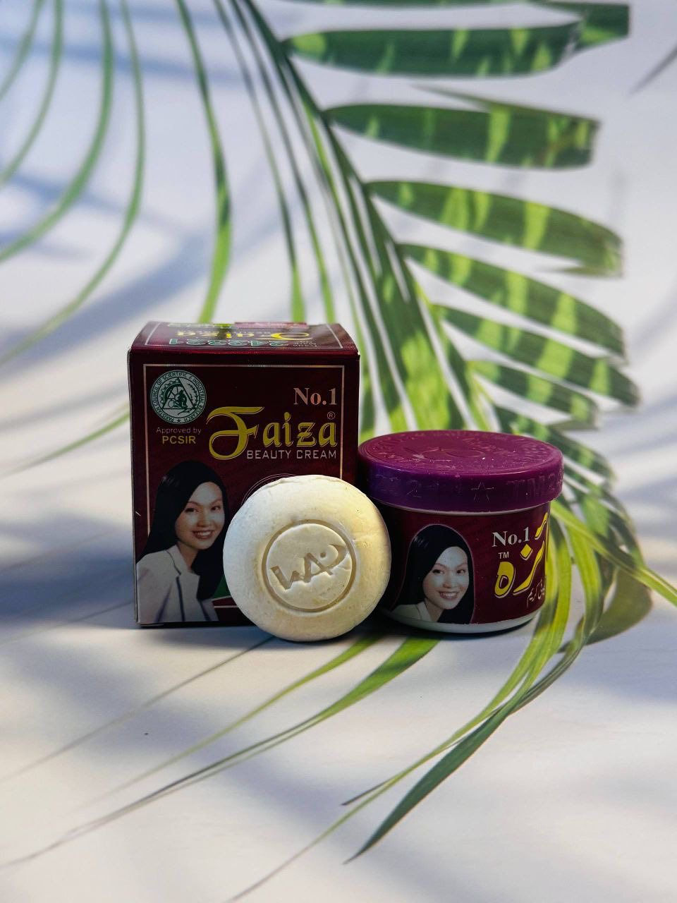 خلطة فايزة الباكستانية 🇵🇰

 خلطة فايزة لتفتيح الوجه والجسم مع الصابونه الخاصه بها 
تعمل على ازالة البثور البارزة  وغيرها من مشاكل حب الشباب. 

يحمي الوجه من الآثار المترتبة على أشعة الشمس ، والظروف القاسية والحساسية بعد ماكياج منتظم. بشكل سريع ومدهش يجعل البشرة ناعمة وطرية ومتوهجة.

الاستخدام المنتظم للفايزا يزيل الحروق والقطع والعلامات الأخرى في الوجه. في الصيف بسبب أشعة الشمس والغبار والتلوث والتعرق ،

 فإن البشرة خاصة تتكون عليها طبقة من الغبار تلتف على الوجه والرقبة على وجه الخصوص. 

كريم الجمال faiza يزيل طبقة الغبار ويجعل البشرة تبدو طازجة وصحية.

 كريم فايزة الجمال مفيد بشكل متساوللرجال والنساء.

طريقة استعمالها 💆
يغسل الوجه أو المنطقه المراد تفتيحها بالصابون جيدا قبل النوم ثم يوضع كميه كافيه من الكريم لمدة سبعة أيام ومن بعد ذلك ستلاحظ الفرق بالاضافه لذلك الحصول على بشره طريه ورطبه طوال اليوم

المنشأ / باكستان  

توصيل جميع المحافظات🇮🇶


**إذا كنت صاحب هذا الإعلان وتريد حذفه لأي سبب، رجاءا أرسل رسالة إلى الدعم الفني**