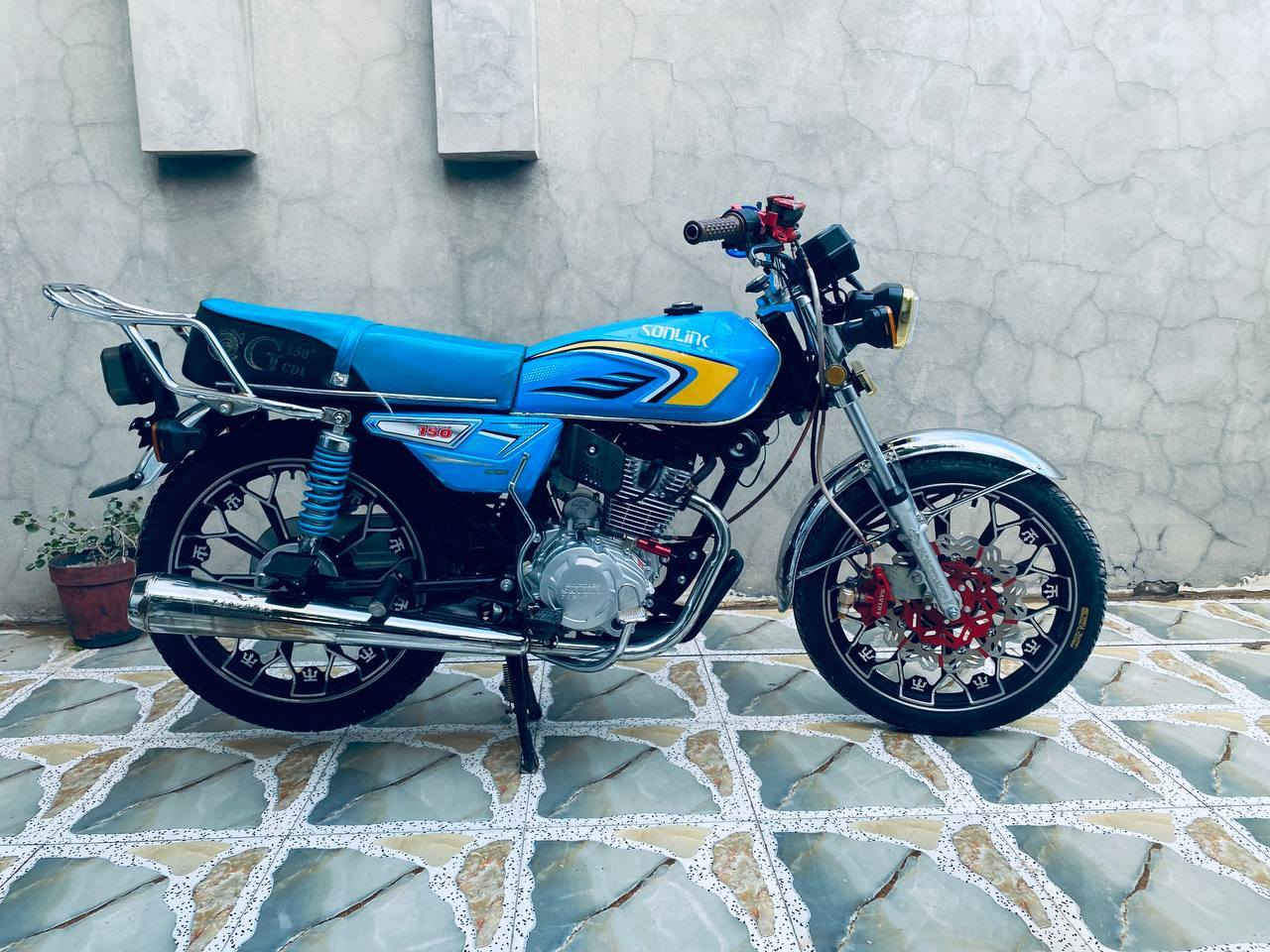 سيفان موديل 24نضيفه اوراق كامله لون مميز
للبيع وذا عندك مراوس عادي 
المكان بابل الحمزه الغربي اتصل وبيك خير وتدلل 
***********
