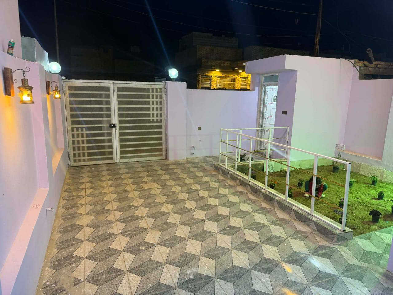 بيت للبيع طابو زراعي سند ٢٥ في مجمع توحيد مساحه ١٧٦ متر واجه ٧ ونص البيت كونكريت  جديد غير مسكون يحتوي
٢ غرف نوم 
وصاله وصحيات ٢
وستقبال ومطبخ
الاستفسار ***********
