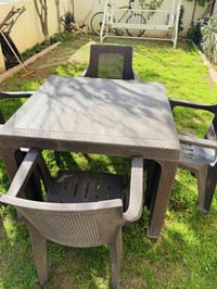 ميز و٤ كراسي • نضافة • أربيل