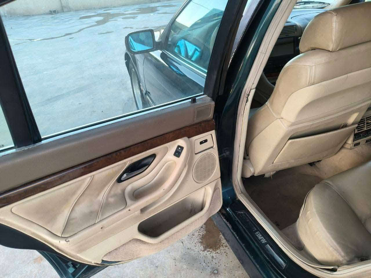 السلام عليكم..
BMW 1997
V8
744 i
رقم بغداد انگليزي بأسمي
السياره محرك وگبر جدد شادلها
صدر امامي وخلفي جديد 
تبريد ثلج 
تحكم ستيرن
سنتر لوك تقفيل الابواب والجام يصعد ويه التقفيل
لايت العالي شمسي زرع عدسات منظومه ب ٦٠٠ الف والناصي زنون
كهربائيات كلها شغاله
فتحه بالسقف 
مسجل شاشه شادها جديد 
باتري جديد 
تخم تاير جديد 
مصبوغه عام للجمالية 
شلعتها خرافيه وآللي جاني ال 44 يعرف شأقصد 
السعر  70 وبيها مجال
مكان السياره أطراف الشعله طريق ابراهيم بن علي
للاستفسار الاتصال بالرقم 
***********
