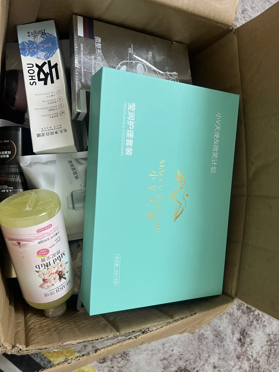 مجموعة عناية جديد  اكسباير  بعيد وكله جديد متوفر كراتين عرضت هذي كارتون كامل السعر ٤٠ مع التوصيل  يعد اكثر من ٥٥ قطعة يعني تطلع عليك اقل الف دينار وبالعافية للاستفسار خاص


**إذا كنت صاحب هذا الإعلان وتريد حذفه لأي سبب، رجاءا أرسل رسالة إلى الدعم الفني**