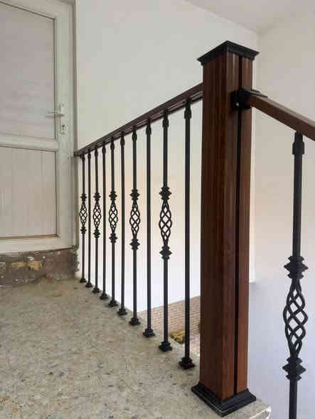 ✨ محجر المنيوم باعمدة حديد كلاسيك ✨
شغل راقـي ويضيف للمكان جمال وثبات بنفس الوقت.

المواصفات:
 • أعمدة حديد قوي مطلي electrostatic
 • نقوش كلاسيكية متناسقة
 • عمود رئيسي المنيوم  صاجي فاخر
 • تثبيت محكم ودقيق لكل قطعة

نشتغل حسب ذوق الزبون… وكل تفاصيل التصميم تتنفذ بقياسات مدروسة وبجودة عالية.
الخيارات كلها متوفرة: ألوان – نقوش – سماكات – ارتفاعات.

📍 معمل غيث الخزاعي للألمنيوم والديكور – الديوانية شارع السراي
📞 ***********
📞 ***********
