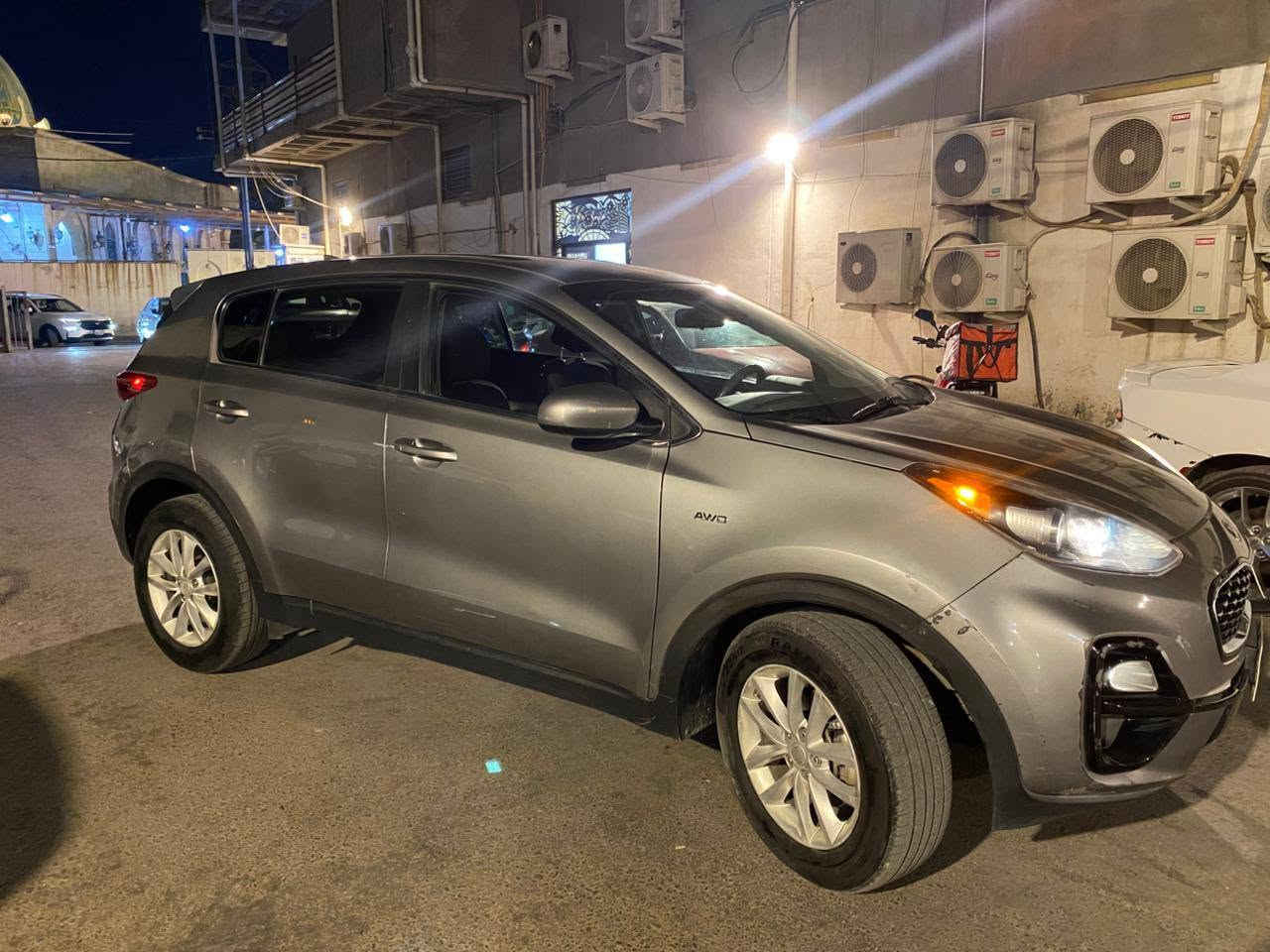 سبورتج 2021 فور ويل
وارد امريكي كلين تايتل بدون حادث 

مواصفات عادية 
شاشة 
كامرة خلفية 
حساسات 
تحكم ستيرن 
تبريد قطعتين  

عليها ادامة كاملة يم مركز الاسدي 
باتري جديد 

ماشية 105 الف

السيارة كلين تاتيل الدعاميات بلاد 
لا فتح ولا صبغ ولا تبديل 
بيها ملاحظات مصورها 
رايدها ب 170 ورقة 
تعال شوف و افحص و بيك خير و تدلل 

مكان السيارة التاجي او الغزالية
 
للتواصل 
***********
