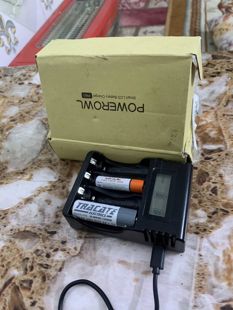 شاحنه سمارت ٤ بطاريات شاشه
بغداد م الصدر
السعر ١٠ لاف 
***********
مع فاحص نسبه شحن بطاريه متعدد
السعر ١٠
آلاف
