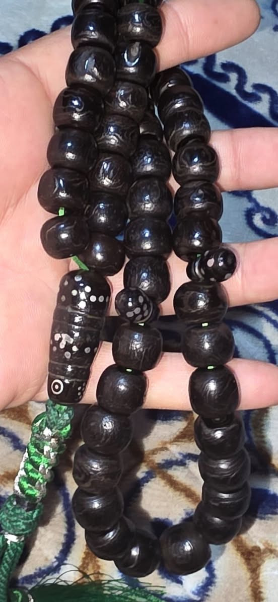 يسر حجازي قديم نظافه تامه وزن 86 غرام 49حبه المكان بصره *********** أتصال أو واتساب  فقط
