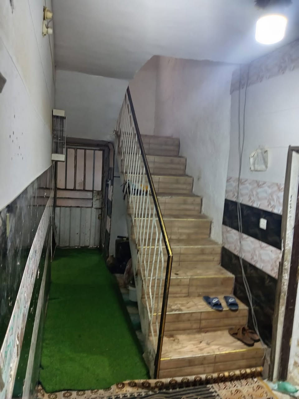 دار للبيع حي الزهراء ١٥٠متر ٣غرفه وصاله ومطبخ وصحيات نضيف السعر ٢٠٠ مليون مع المجال شارع ٦متر خلف مطعم ثابت 
***********
حسين الرماحي
