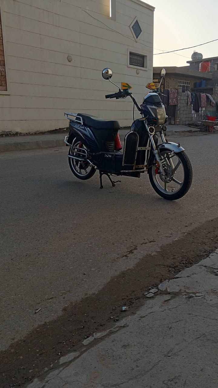 السلام عليكم ماطور شحن للبيع هارلي نضيف ٤٠٠ الف وبيه مجال بطاريات شهرين من شادهن.... *********** بي واتساب
