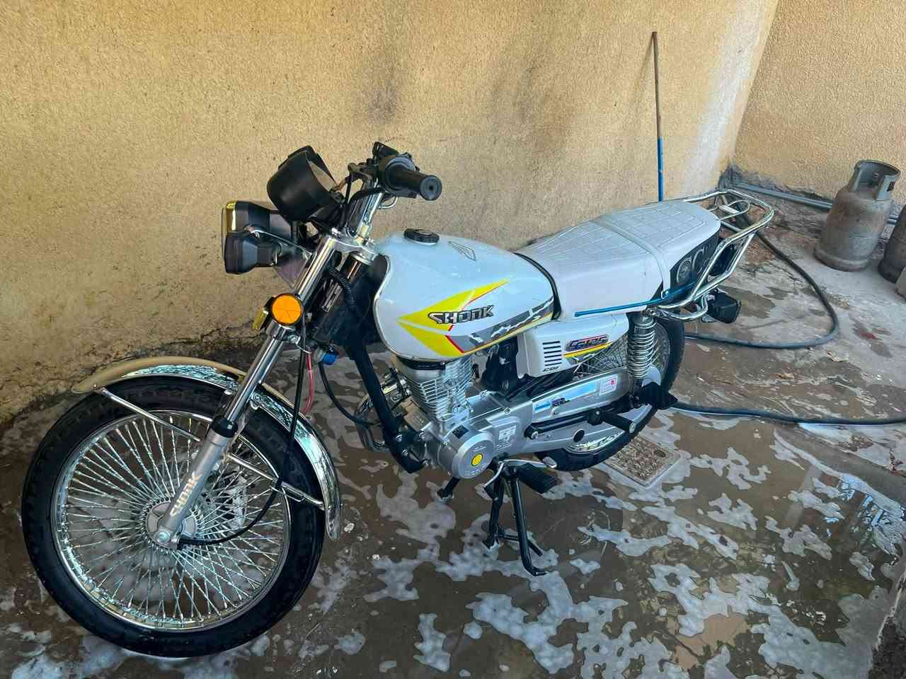 سلام عليكم ، تايگر موديل 25 جديدة مابيها كل نقص مطلعها وكيل ماصارلها هواي اوراق اصولي الدراجه جديده وخير من الله ، السعر ٧٢٥ وبيها مجال ، المكان حله مركز ، للاستفسار الاتصال على الرقم ***********
